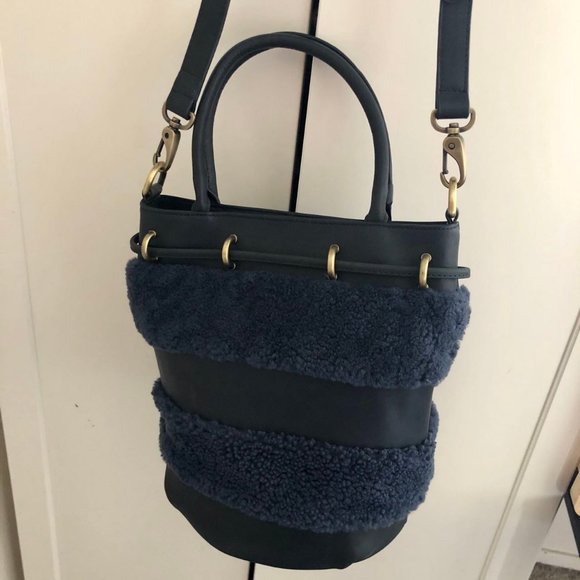 Authentic Australia LUXE collective Shearling Leather navy crossbody bucket bag - Picture 8 of 11